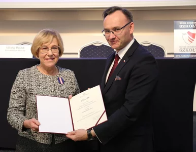Miniatura: Barbara Nowak odznaczona. Dyplom wręczył...