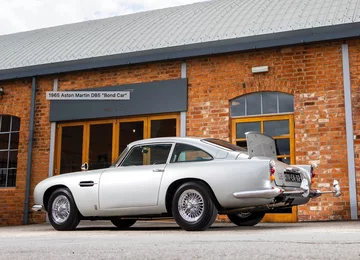 Aston Martin DB5 z 1965 roku – auto Jamesa Bonda 