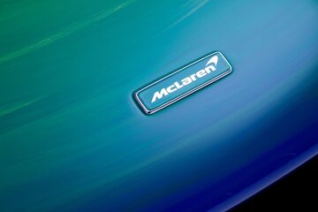 McLaren w&nbsp;hołdzie Sennie