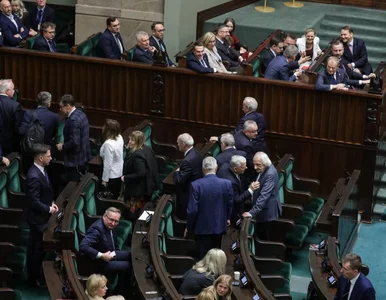 Miniatura: Awantura w Sejmie. Posłowie PiS wyszli z...