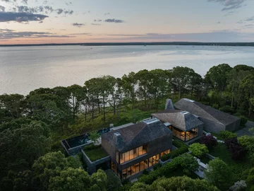 Sag Harbor Bay to nagrodzony projekt, w którym architektura krajobrazu podąża za naturą, a nie z nią rywalizuje 
