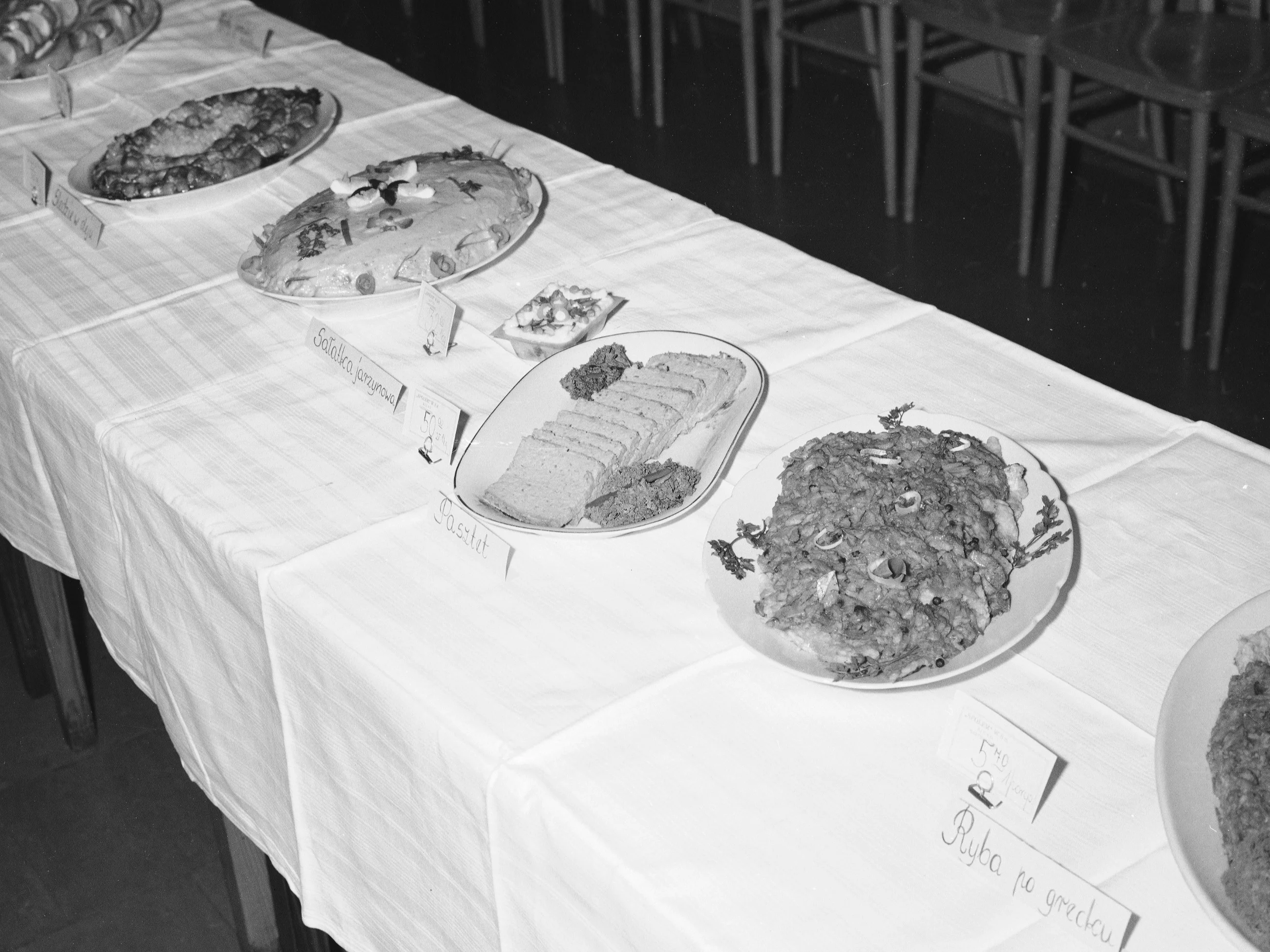 Co jadło się w PRL-u? Wspominkowy QUIZ