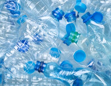 Ministerstwo chce podnieść opłaty za butelki plastikowe o 2000 proc....