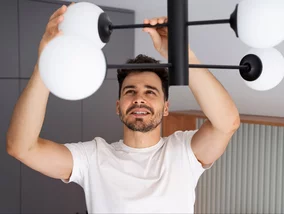 Miniatura: Klosze i lampy zalśnią jak nigdy....