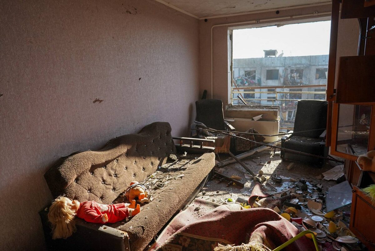 Czuhujiw. Zniszczone mieszkanie w wyniku rosyjskiego nalotu 