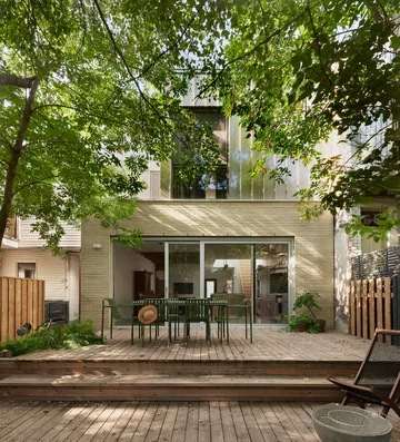 Rodzinny dom z dobudówką, projekt ALEXANDRE BERNIER ARCHITECTE 