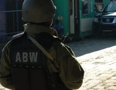 Miniatura: 24-latek w koszulce z logiem ABW łapał...