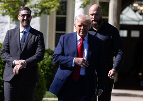 Miniatura: Sto dni&nbsp;Trumpa wstrząsnęło światem