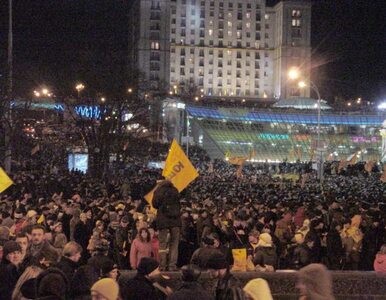 Miniatura: Ukraina: tysiące ludzi na ulicach....
