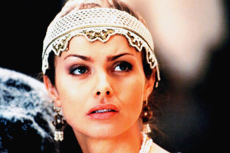 Izabella Scorupco jako Helena Kurcewiczówna w filmie „Ogniem i mieczem” (1999) 