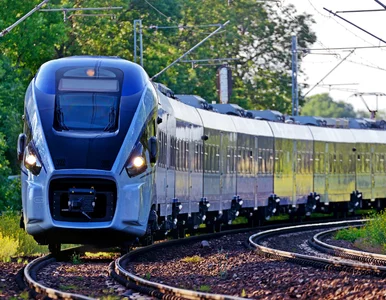 Miniatura: Dwie seniorki wyniesiono z pociągu. Jedna...