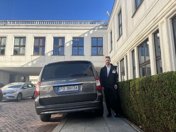 Szymon Nieradka na&nbsp;terenie Kancelarii Sejmu