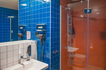 Wnętrza hotelu Meininger Barcelona zaprojektowane przez polską pracownię Tremend