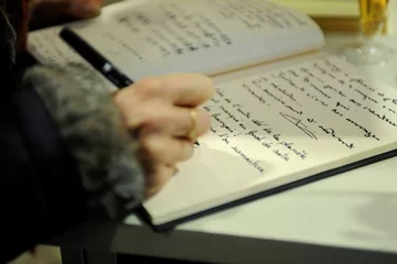 Księga kondolencyjna w Instytucie Francusko-Japońskim w Tokio (fot. Mareuil David /   newspix.pl)