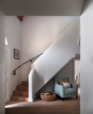 Schody w starym rumuńskim dworze, projekt Rueppell Design & Interiors Dinesen, dwór, schody