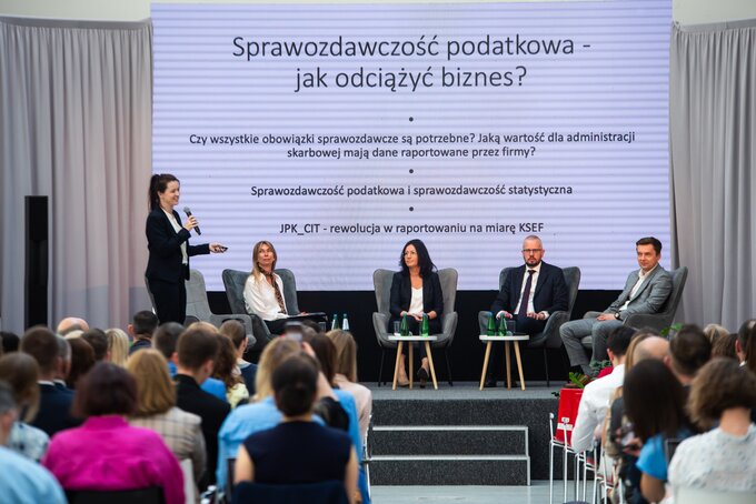 Podczas ostatniego panelu pierwszego dnia eksperci przyjrzą się obciążeniom administracyjnym i rozliczeniowym wynikającym z podatkowych aspektów systemu kaucyjnego