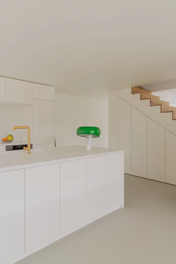 Waniliowy minimalizm w starym wiejskim domu, projekt (ma!ca) V2com, 2926-03, dom, minimalizm, beż