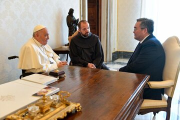 Papież Franciszek i&nbsp;Mukhtar Tileuberdi &ndash; wicepremier, minister spraw zagranicznych Kazachstanu