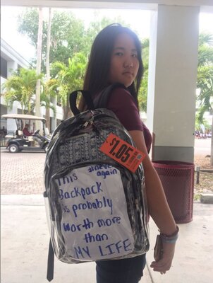 Miniatura: Plecaki uczniów z Parkland