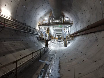 Prace na terenie budowy tunelu pod Świną 