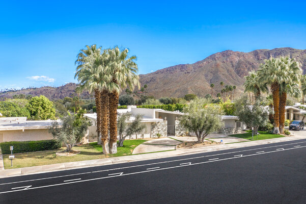 Miniatura: Modernistyczny dom w Palm Spring, projekt...