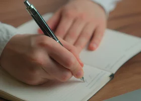 Miniatura: Jak zapisać te wyrazy? Już od pierwszego...