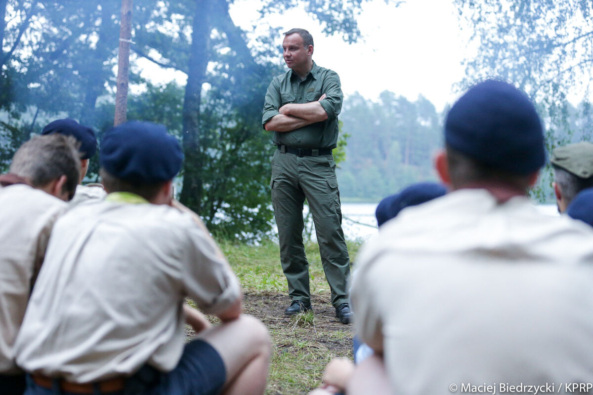 Wizyta prezydenta Andrzeja Dudy na obozie harcerskim nad jeziorem Sumino 
