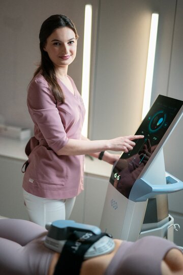 Zabieg EmSculpt w&nbsp;warszawskiej Absolu Clinic
