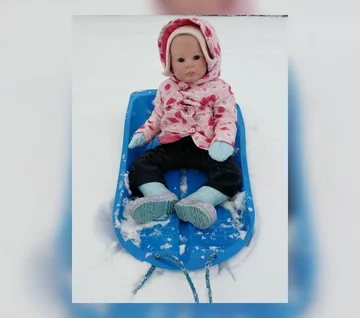 Natasha Harridge ze swoimi lalkami 