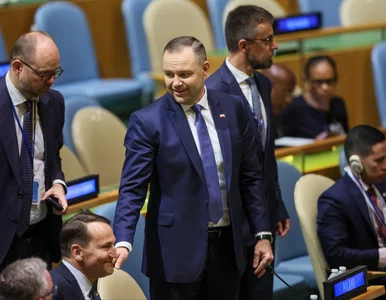 Miniatura: Sikorski i Nawrocki roześmiani w USA....