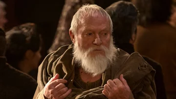 Julian Glover jako Wielki Maester Pycelle 