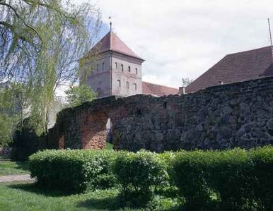 Miniatura: Zamek w Sulechowie pięknieje za unijne...