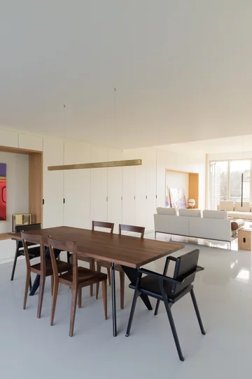 Waniliowy minimalizm w starym wiejskim domu, projekt (ma!ca) V2com, 2926-03, dom, minimalizm, beż