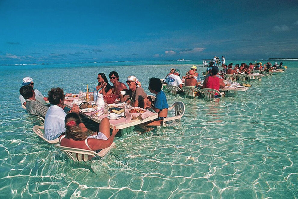 W tej morskiej restauracji na Bora Bora (fot. vacationrentalmarketingblog.com)