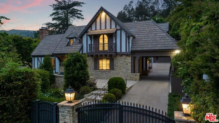 Miniatura: Rihanna sprzedaje swój dom. Tak mieszkała