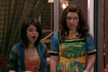 Jennifer Stone jako Harper Hinkle w serialu „Czarodzieje z Waverly Place” 