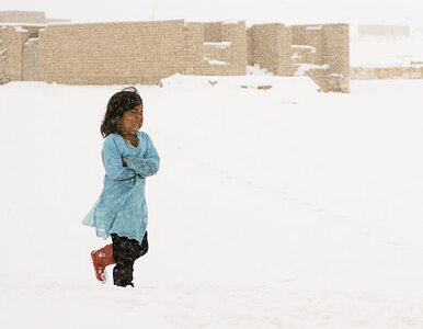 Miniatura: W Afganistanie dzieci umierają z zimna