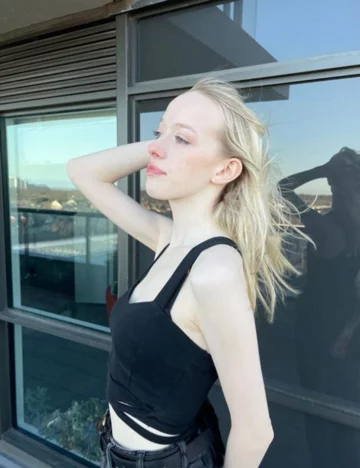 Amybeth McNulty 