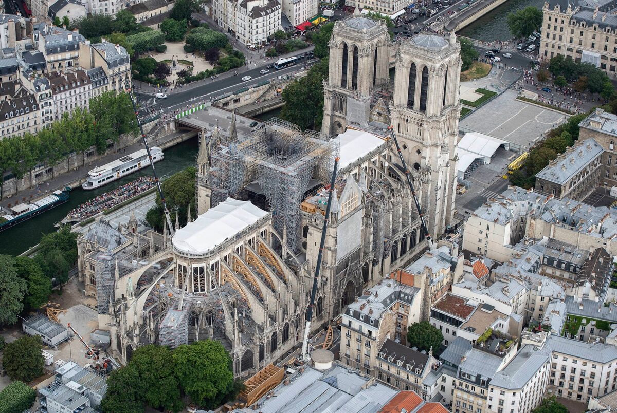 Odbudowa katedry Notre Dame 