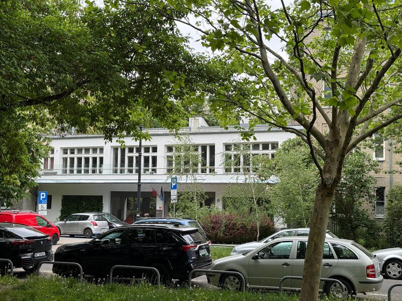Szare Domy to&nbsp;jeden z&nbsp;najbardziej charakterystycznych przykład&oacute;w modernistycznej zabudowy mieszkaniowej w&nbsp;Warszawie