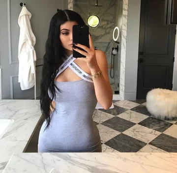 Kylie Jenner  dokumentuje na Instagramie swoje życie prywatne i zawodowe 