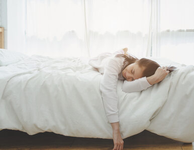 Miniatura: Ile godzin na dobę powinno się spać, w...