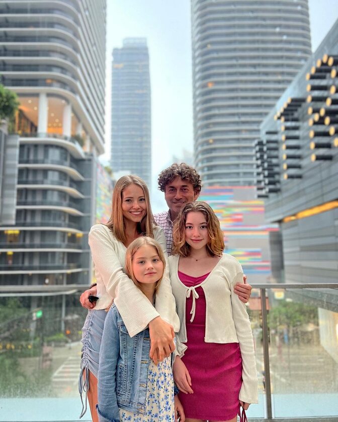 Agata i Piotr Rubikowie z córkami 