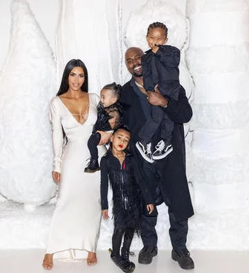 Świąteczne zdjęcia Kim Kardashian-West, Kanye Westa i ich dzieci 