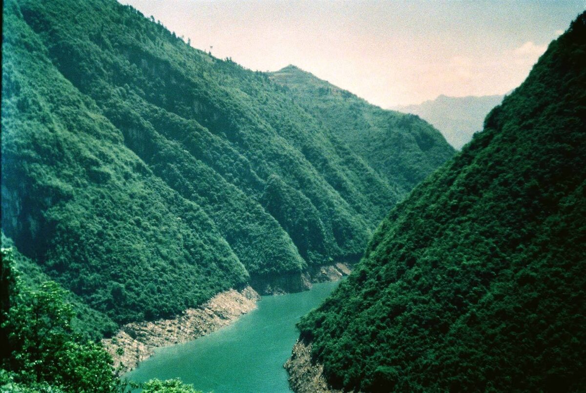 Widok na rzekę Furong znajdującą się w Wulong, Chongqing (fot. Kinga Pawlukiewicz)