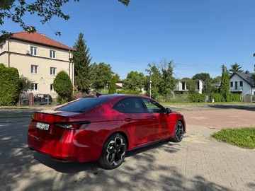 Skoda Superb Sportline 2.0 TSI 265 KM 4x4 Skoda Superb Sportline 2.0 TSI 265 KM 4x4, widok z prawej strony