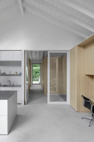 Dom dla seniorów. Mieszkają na jednej działce z dziećmi i wnukami. Projekt i29 architects 