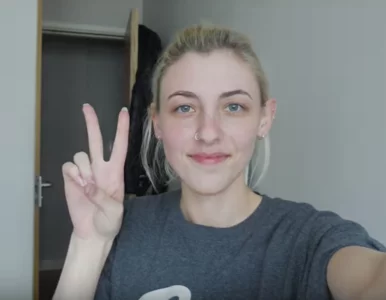 Miniatura: Ta dziewczyna robiła selfie codziennie...