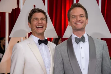 Nate Burtka i Neil Patrick Harris podczas 87. ceremonii rozdania Oscarów w 2015 roku 