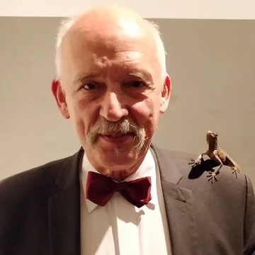 Janusz Korwin-Mikke ze zwierzętami 